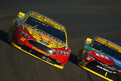 Joey Logano, Team Penske, Ford; Kyle Busch, Joe Gibbs Racing, Toyota