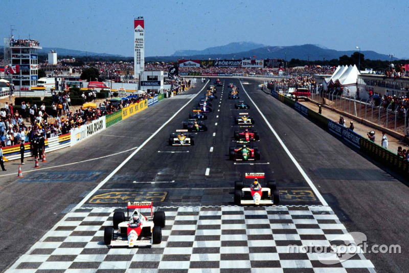 Alain Prost, McLaren MP4/5 Honda leads at the second start