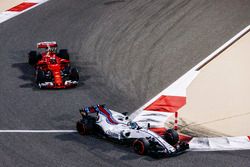 Felipe Massa, Williams FW40, Kimi Raikkonen, Ferrari SF70H