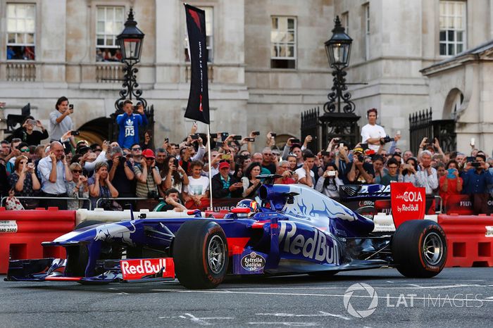 Carlos Sainz Jr., Scuderia Toro Rosso