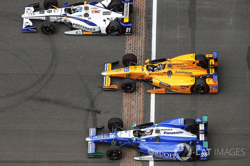 J.R. Hildebrand, Ed Carpenter Racing, Chevrole; Fernando Alonso, Andretti Autosport, Honda; Takuma S