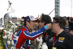 Winner Takuma Sato, Andretti Autosport Honda celebrates with team owner Michael Andretti, Andretti Autosport team owner and Bryan Herta