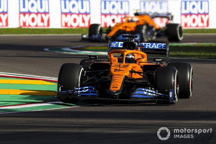Carlos Sainz Jr., McLaren MCL35 y Lando Norris, McLaren MCL35 