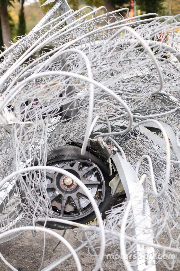 La valla después del accidente en el Super Trofeo Race