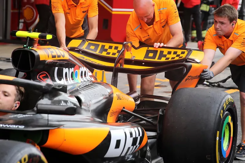 Aile arrière McLaren MCL38