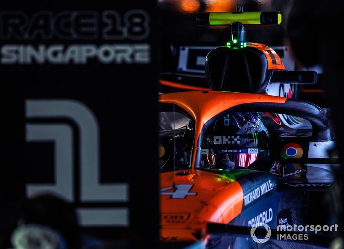 Lando Norris, McLaren MCL38, 1ª posición, aparca su coche en Parc Ferme