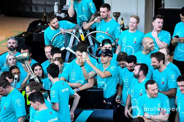 El equipo Mercedes celebra su sexto Mundial de constructores consecutivo