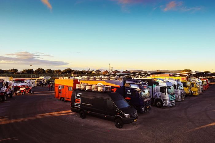 Verificaciones en Paul Ricard antes del embarque del Dakar 2020