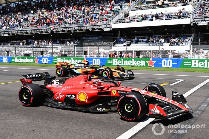 Charles Leclerc, Ferrari SF-23, Lando Norris, McLaren MCL60, practican sus procedimientos de salida de carrera al final de la FP3.