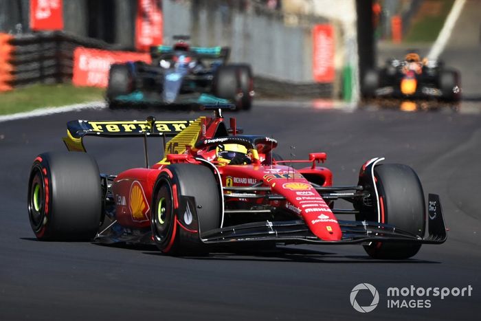 Charles Leclerc, Ferrari F1-75, George Russell, Mercedes W13