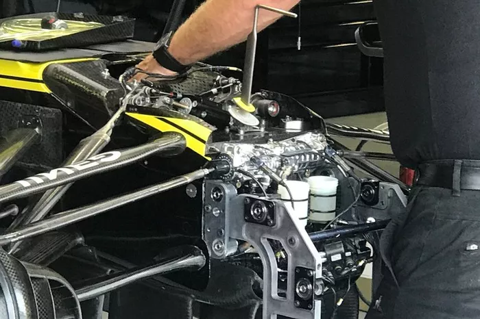 Detalle delantero del Renault F1 Team R.S.19 