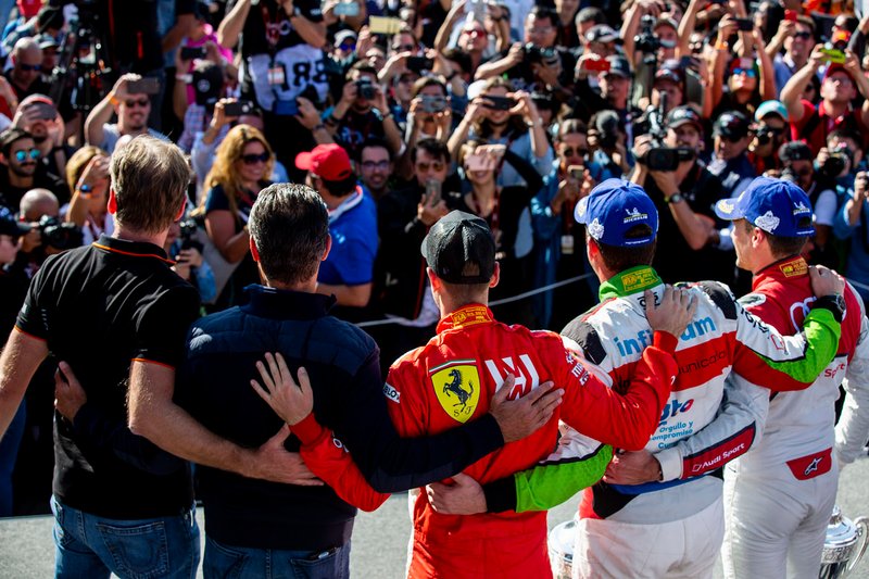 Ganador, Benito Guerra celebra con Loic Duval y Sebastian Vettel