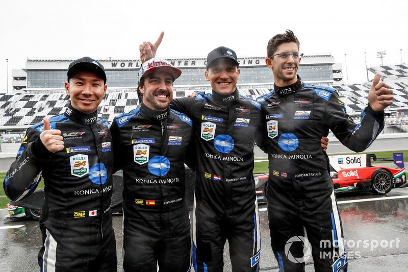 #10 Wayne Taylor Racing Cadillac DPi: Renger Van Der Zande, Jordan Taylor, Fernando Alonso, Kamui Kobayashi, victory celebration
