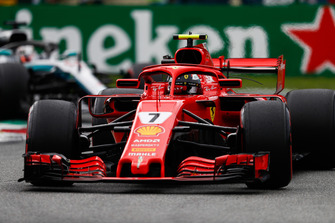 Kimi Raikkonen, Ferrari SF71H, Lewis Hamilton, Mercedes AMG F1 W09