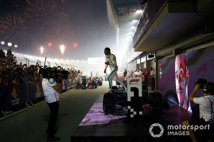 Ganador de la carrera Lewis Hamilton, Mercedes-AMG F1 W09 EQ Power+ celebra