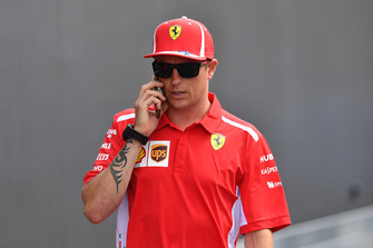 Kimi Raikkonen, Ferrari, al telefono