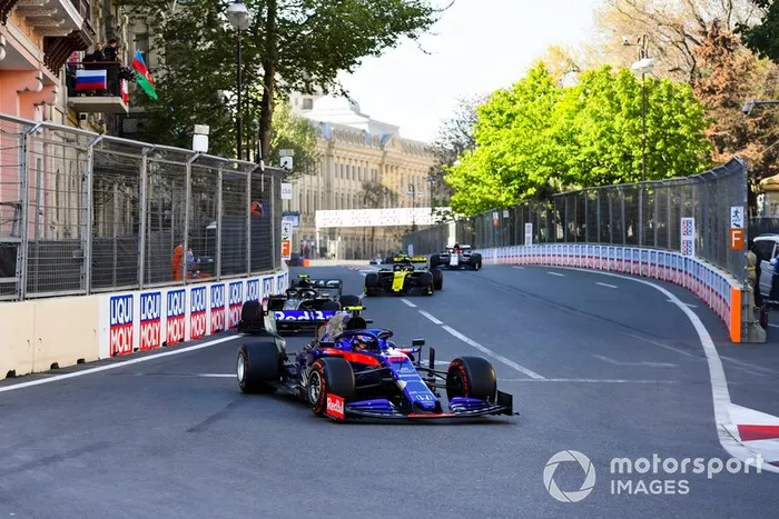 Alexander Albon, Toro Rosso STR14, Kevin Magnussen, Haas F1 Team VF-19, y Nico Hulkenberg, Renault R.S. 19
