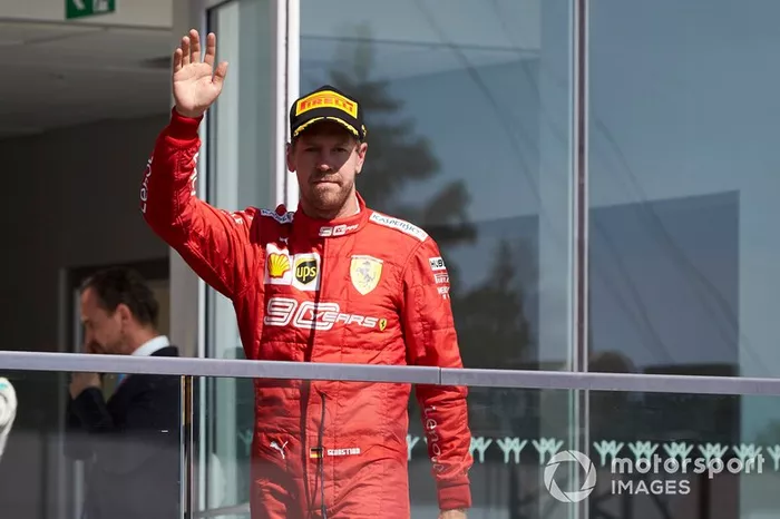 Sebastian Vettel, Ferrari, segundo lugar sube al podio