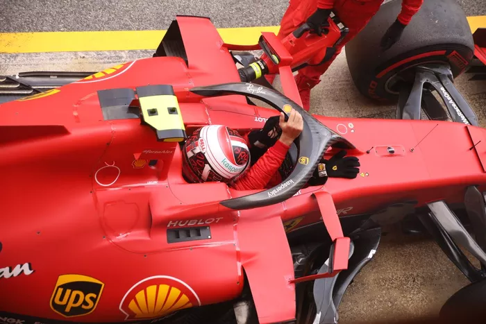 Charles Leclerc, Ferrari SF1000 en pits por un problema en su monoplaza 