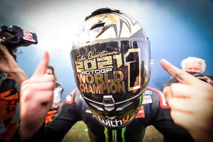 El Campeón del Mundo Fabio Quartararo, Yamaha Factory Racing celebra