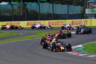 Max Verstappen, Red Bull Racing RB14 voor Sebastian Vettel, Ferrari SF71H