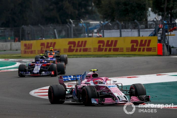 Esteban Ocon, Racing Point Force India VJM11 and Pierre Gasly, Scuderia Toro Rosso STR13 