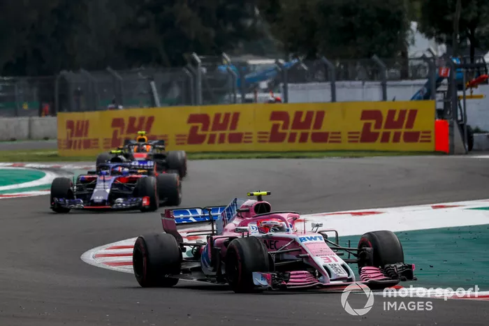 Esteban Ocon, Racing Point Force India VJM11 and Pierre Gasly, Scuderia Toro Rosso STR13 