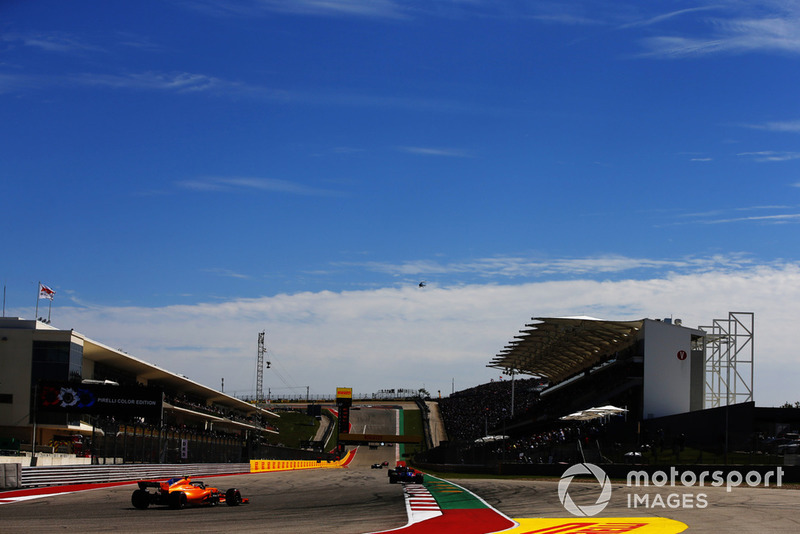 Brendon Hartley, Toro Rosso STR13, Stoffel Vandoorne, McLaren MCL33