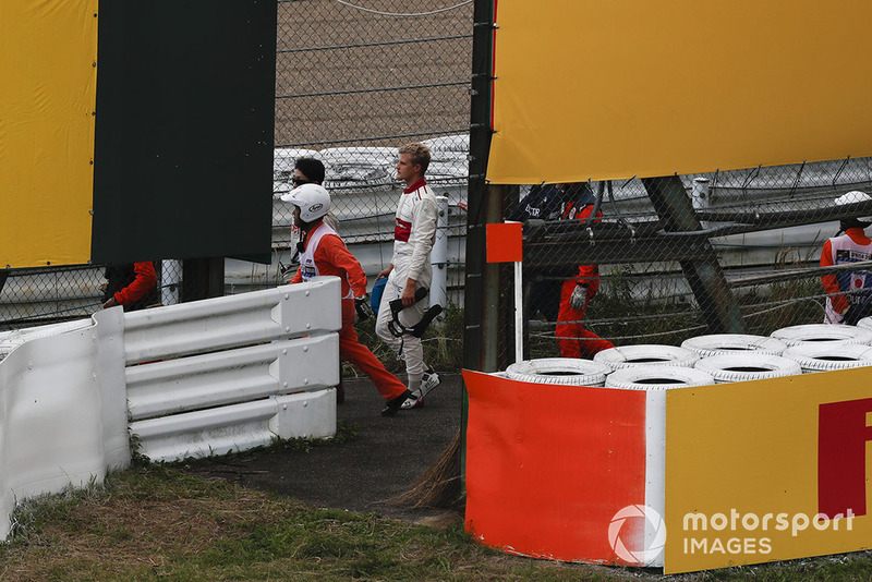 Marcus Ericsson, Sauber after crashing in Q1