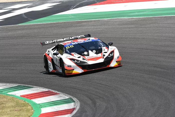 #88 LP Racing, Lamborghini Huracan GT3 Evo: Pietro Perolini, Angelo Negro, Lorenzo Veglia
