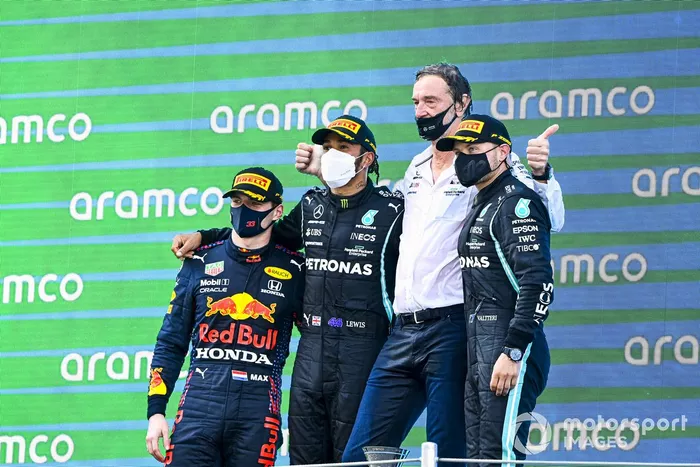 Podio: segundo lugar Max Verstappen, Red Bull Racing, ganador de la carrera Lewis Hamilton, Mercedes, tercer lugar Valtteri Bottas, Mercedes