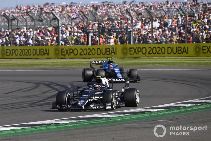 Pierre Gasly, AlphaTauri AT02, Esteban Ocon, Alpine A521