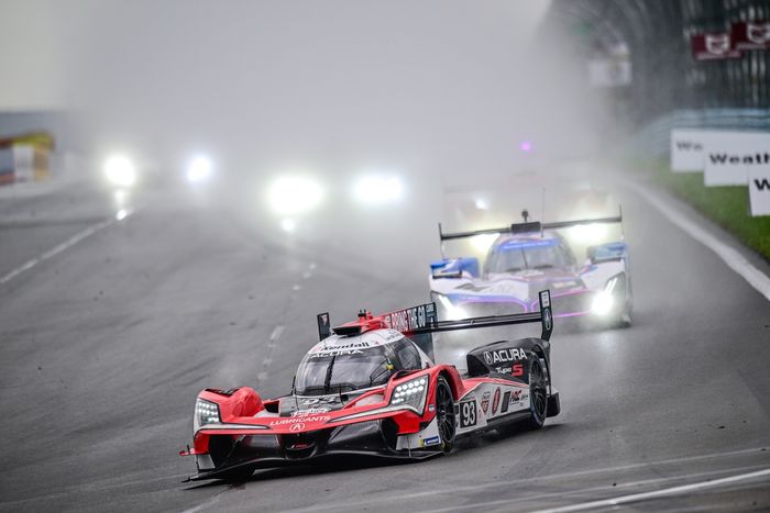 #93 Acura Meyer Shank Racing w/Curb Agajanian Acura ARX-06: Renger Van Der Zande, Nick Yelloly, Kaku Ohta
