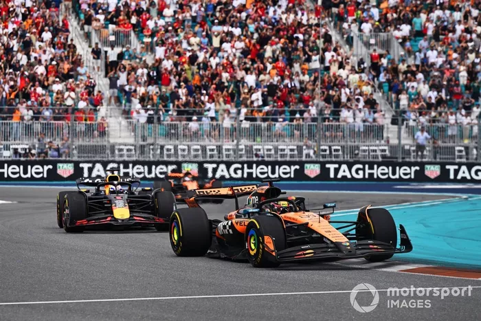 Oscar Piastri, McLaren, Max Verstappen, Red Bull Racing