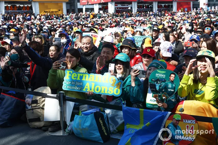 Fans de Fernando Alonso, Aston Martin Racing
