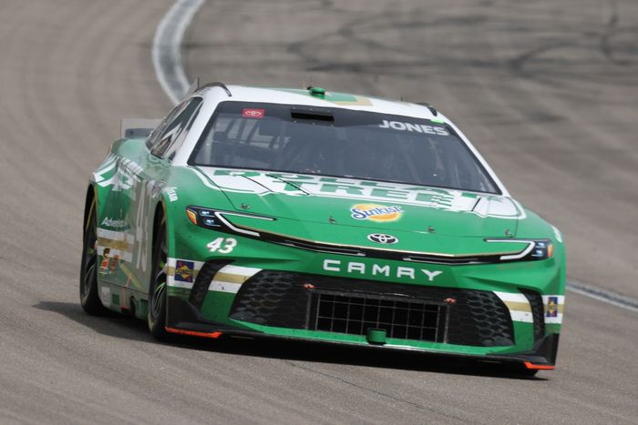 Erik Jones, LEGACY MOTOR CLUB Toyota