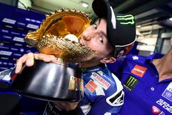 Jorge Lorenzo, Movistar Yamaha MotoGP, Yamaha con el trofeo
