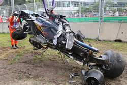 McLaren MP4-31 Фернандо Алонсо после аварии