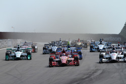 Start: Scott Dixon, Chip Ganassi Racing Chevrolet leads