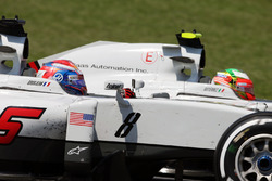 Ромен Грожан, Haas F1 Team VF-16 и Эстебан Гутьеррес, Haas F1 Team VF-16 - борьба за позицию