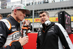 Ніко Хюлькенберг, Sahara Force India F1 на стартовій решітці та Бредлі Джойс, гоночний інженер Sahar