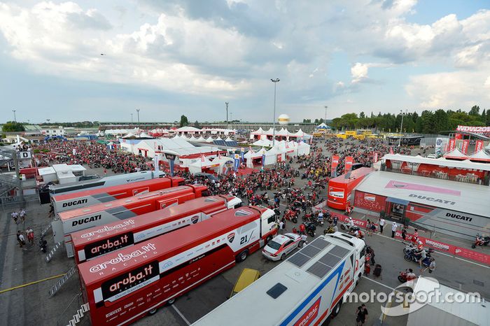 Ambiente en el paddock