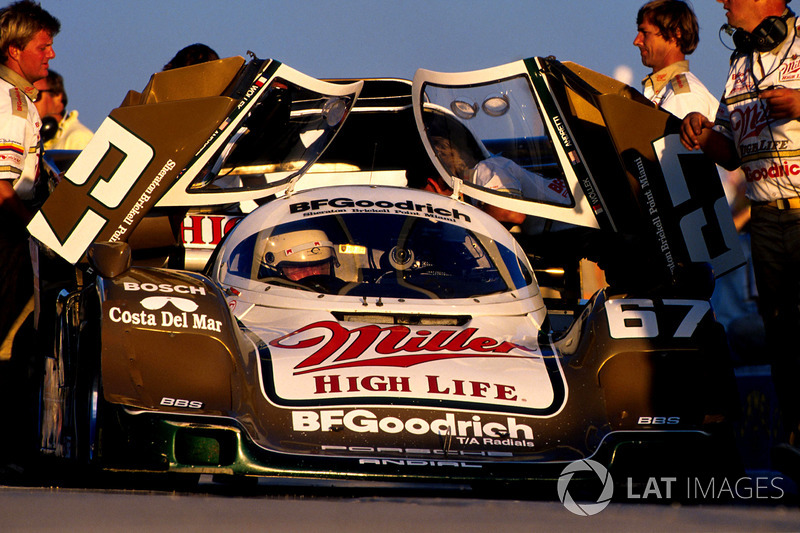1989: Pemenang lomba Bob Wollek, Derek Bell dan John Andretti, Porsche 962