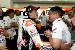 Campeón del mundo Marc Márquez, Repsol Honda Team celebra con el equipo