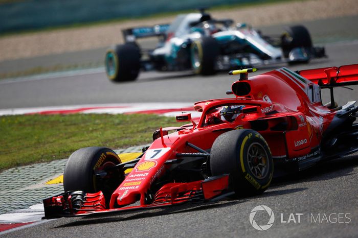 Kimi Raikkonen, Ferrari SF71H, Lewis Hamilton, Mercedes AMG F1 W09