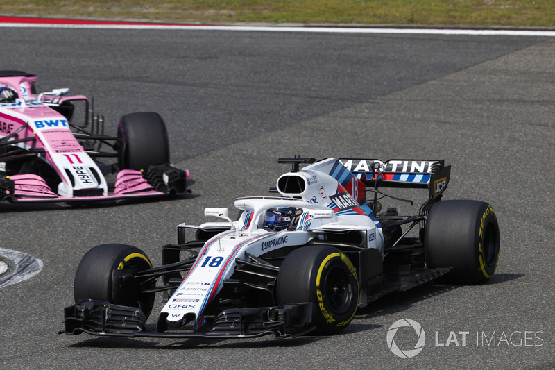 Lance Stroll, Williams FW41 Mercedes, devant Sergio Perez, Force India VJM11 Mercedes