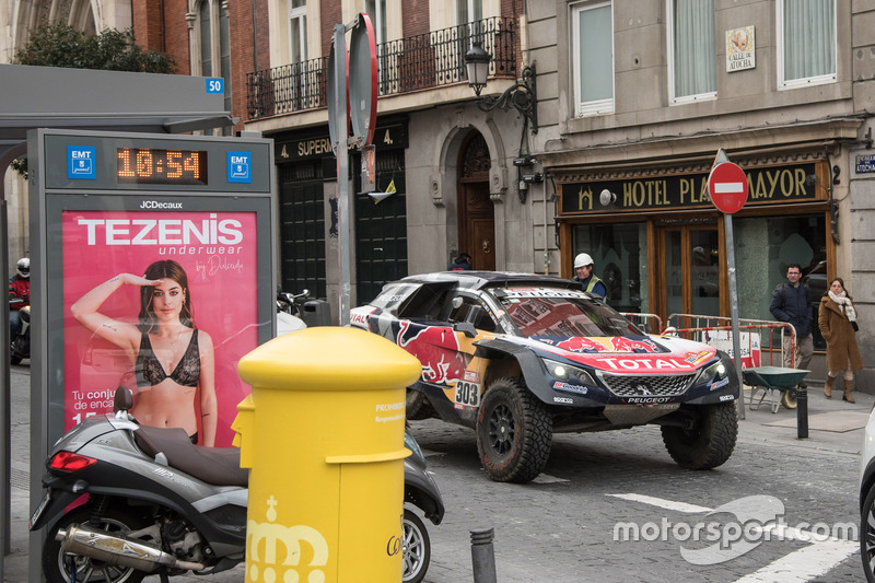 Carlos Sainz, Lucas Cruz, Peugeot Sport en las calles de Madrid