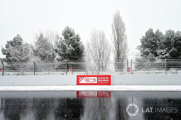 La nieve ha frenando el tercer día de test en Barcelona