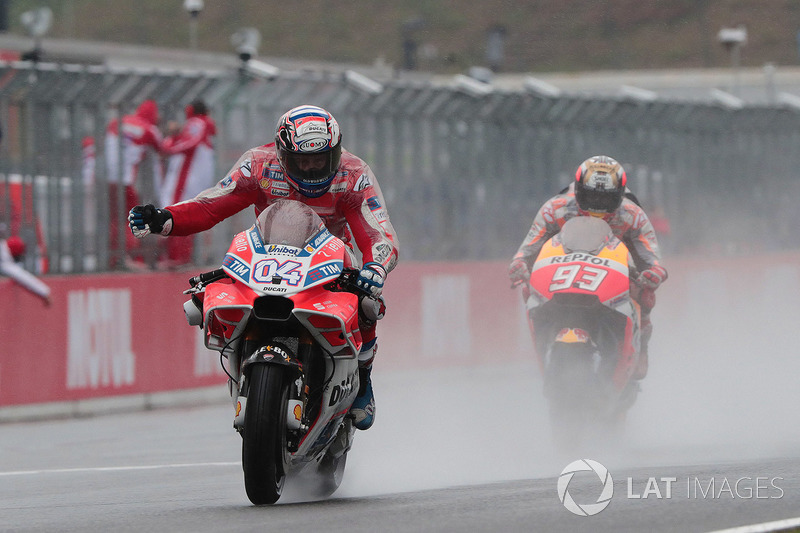 Le vainqueur Andrea Dovizioso, Ducati Team, le deuxième, Marc Marquez, Repsol Honda Team