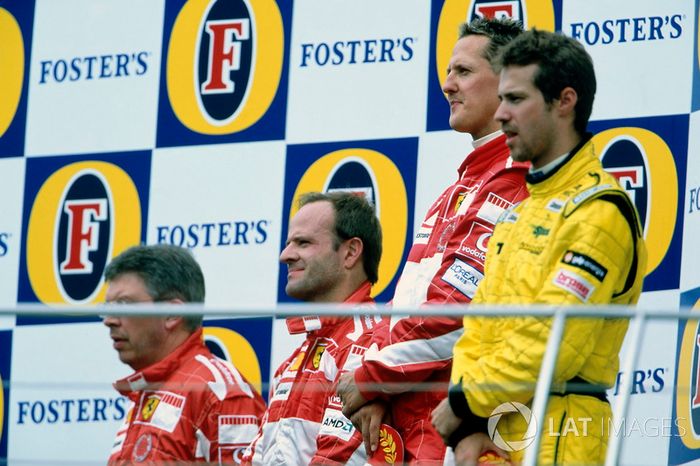 Podio: ganador Michael Schumacher, Ferrari F2005, segundo Rubens Barrichello, Ferrari F2005,  tercero Tiago Monteiro, Jordan Toyota EJ15 y Ross Brawn, Ferrari